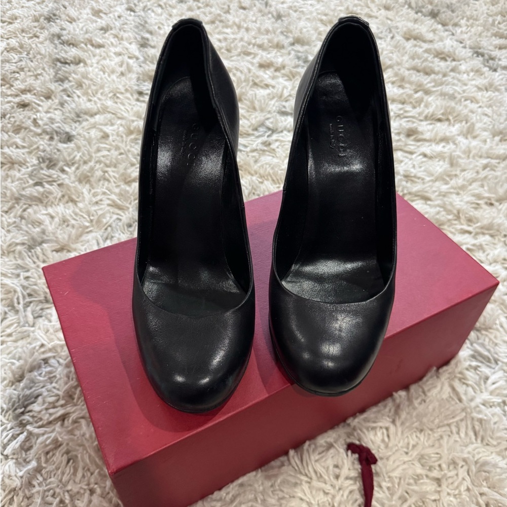 Gucci Elegant Black Leather Heels